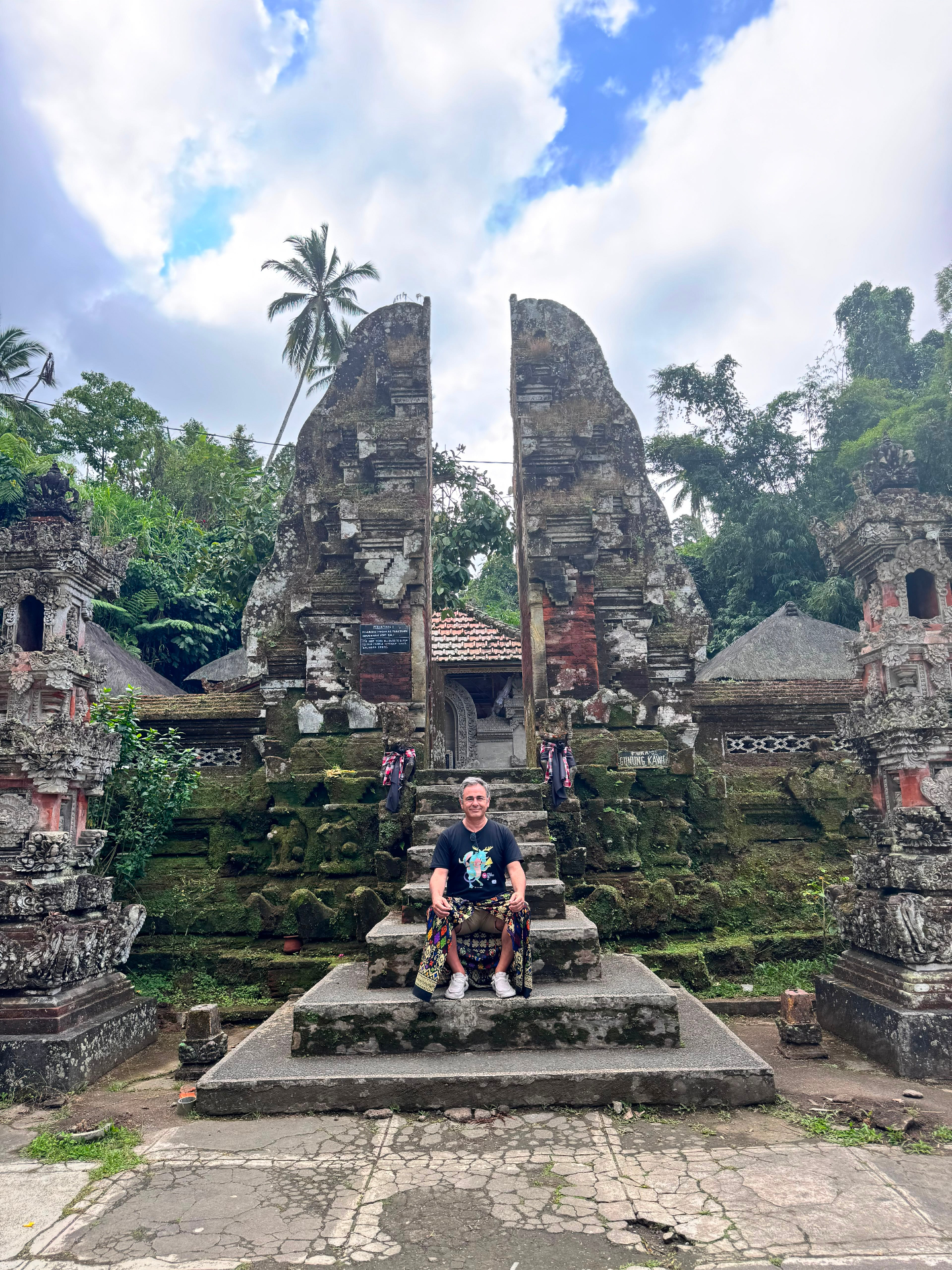 Luis at a Balinese candi bentar (split gate) — Pura Gunung Kawi