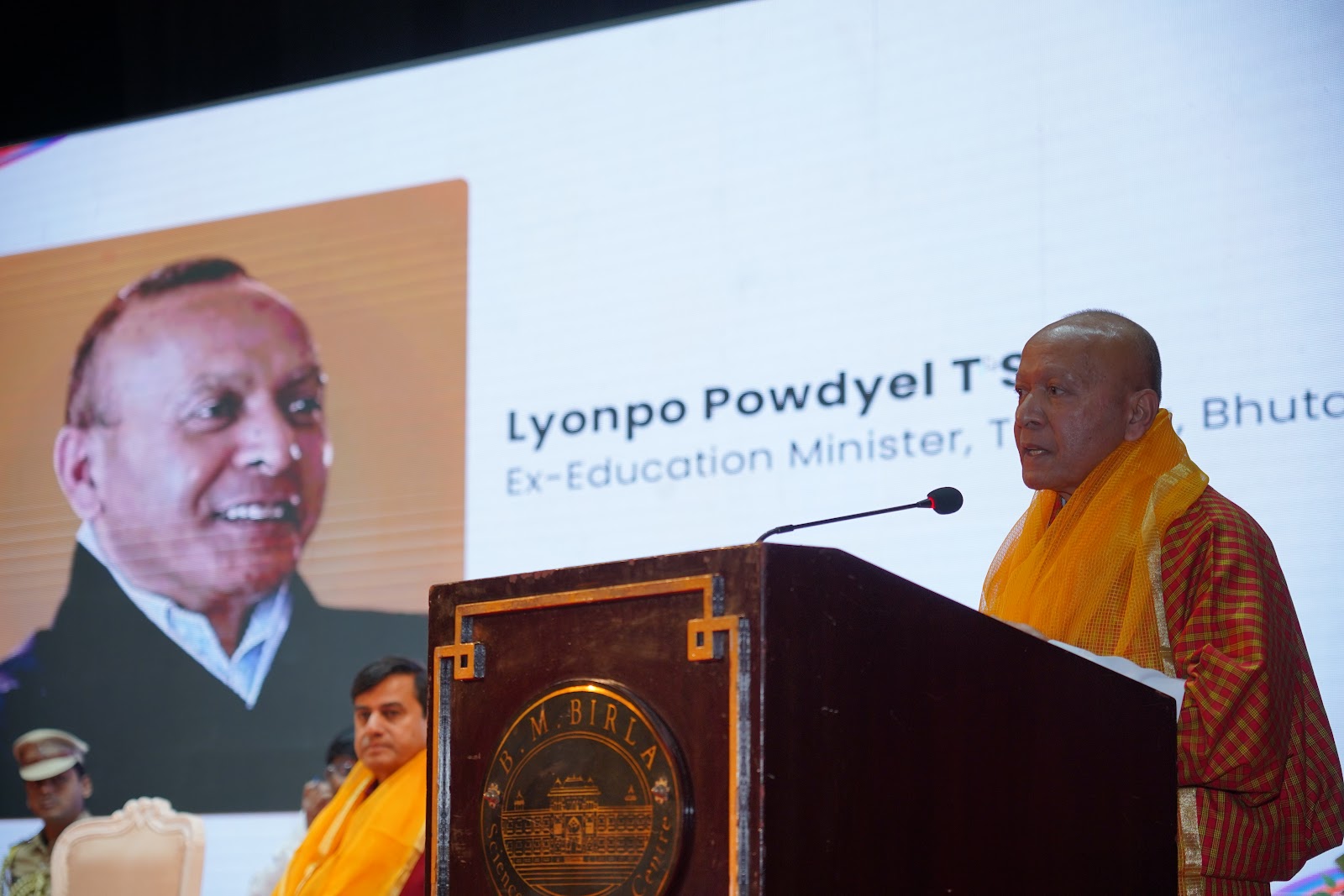 Lyonpo T.S. Powdyel, ex ministro de Educación de Bután, sobre el propósito de la educación
