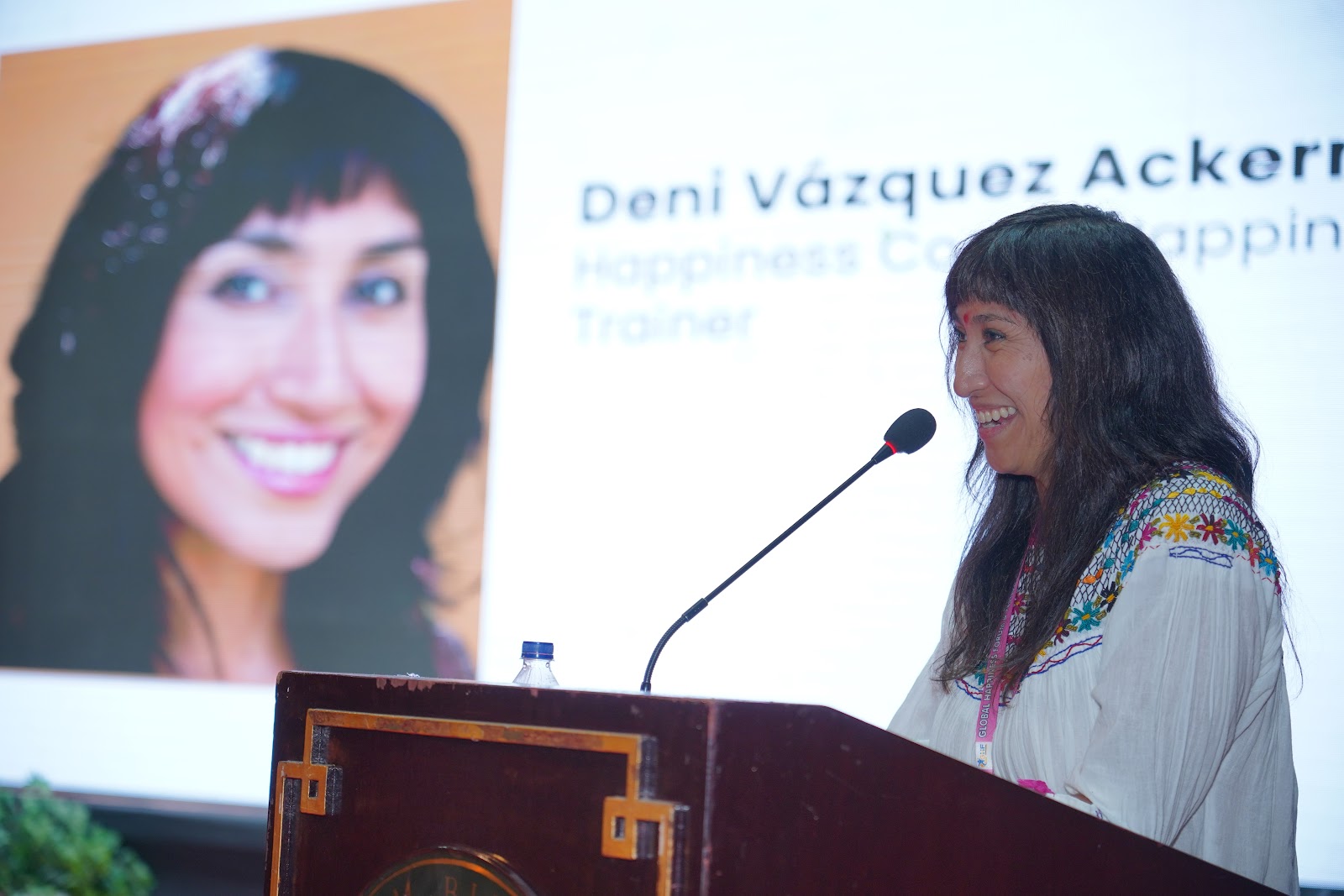 Deni Vázquez Ackerman, coach y formadora en felicidad