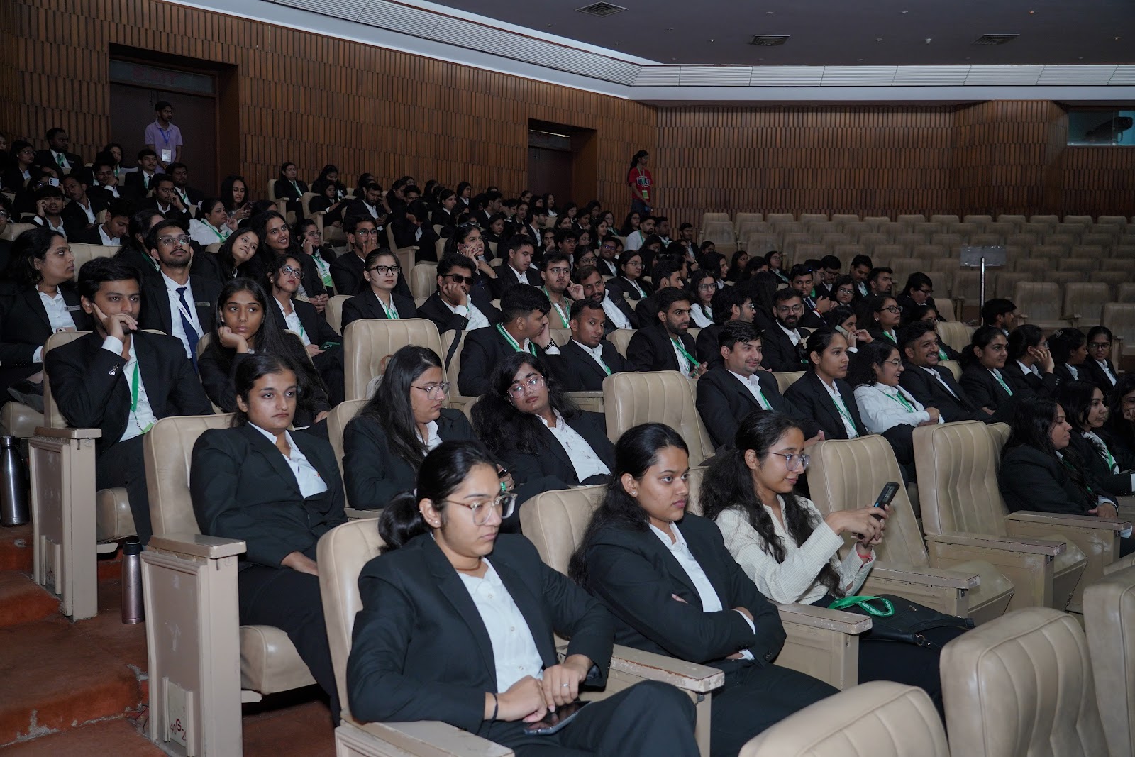 Estudiantes llenan la sala para el Bienestar educativo