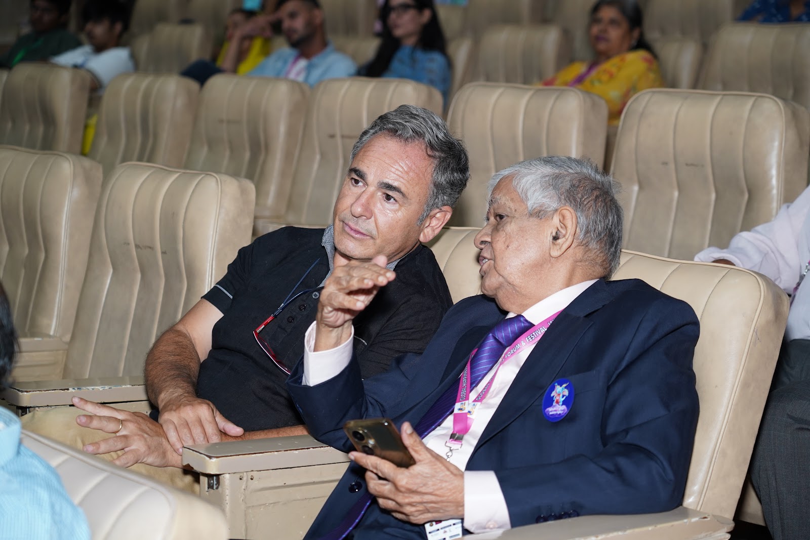 Luis Miguel Gallardo y K. Vikram Rastogi conversan